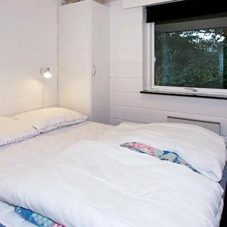 5 Person In Hemmet-by Traum *