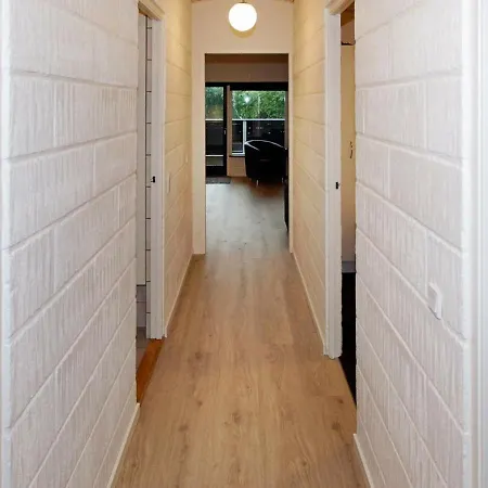 5 Person In Hemmet-by Traum Nyaraló Falen