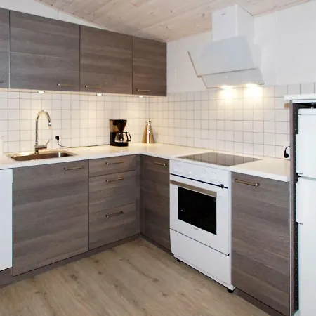 5 Person In Hemmet-by Traum Nyaraló *