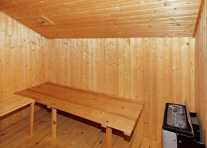 5 Person In Hemmet-by Traum *